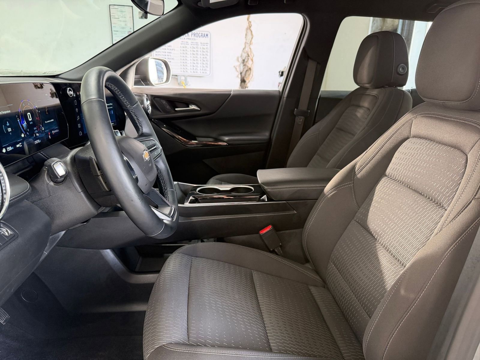 Thumbnail: 2025 Chevrolet Equinox - 25