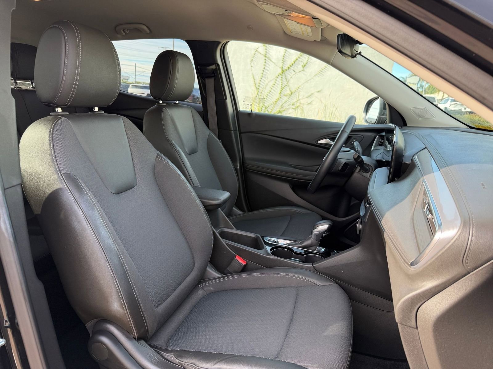 Thumbnail: 2025 Buick Encore GX - 34