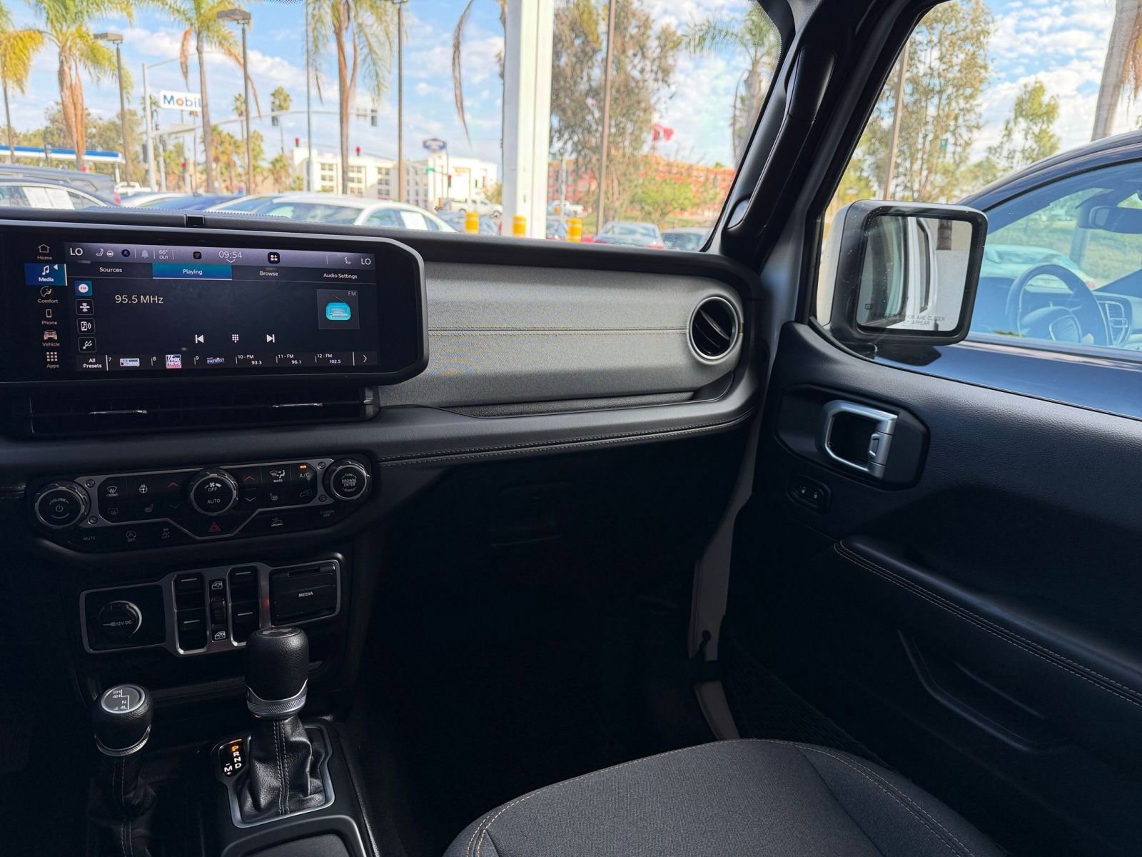 Thumbnail: 2025 Jeep Wrangler - 34