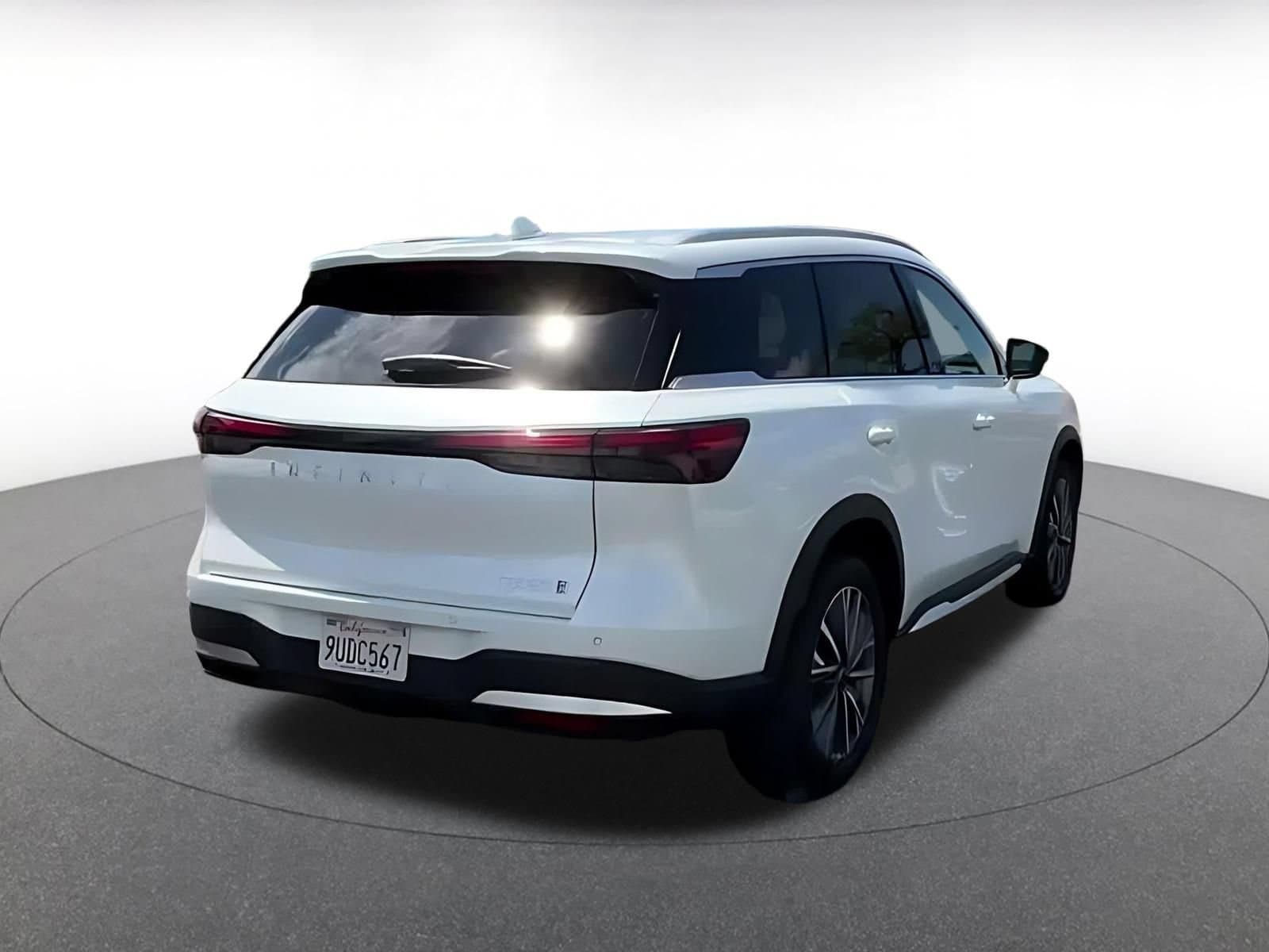 Thumbnail: 2026 INFINITI QX60 - 14