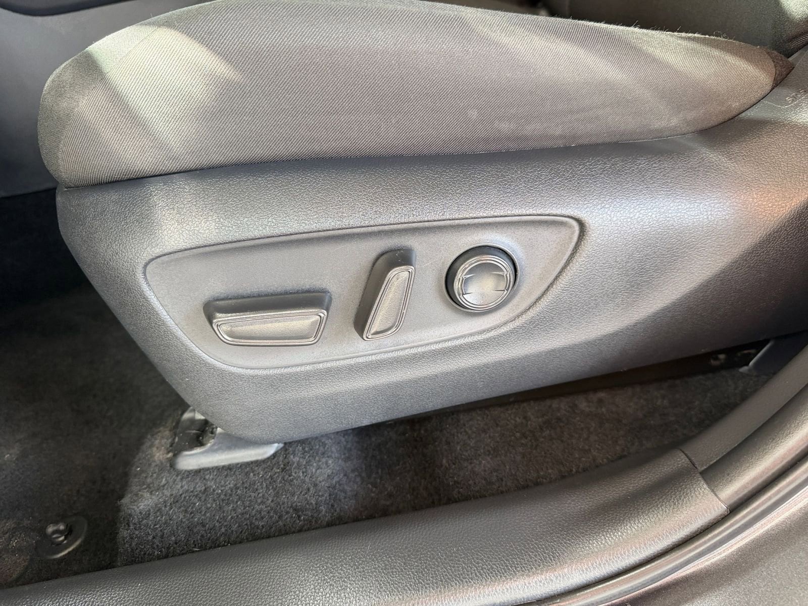 Thumbnail: 2025 Toyota RAV4 - 23