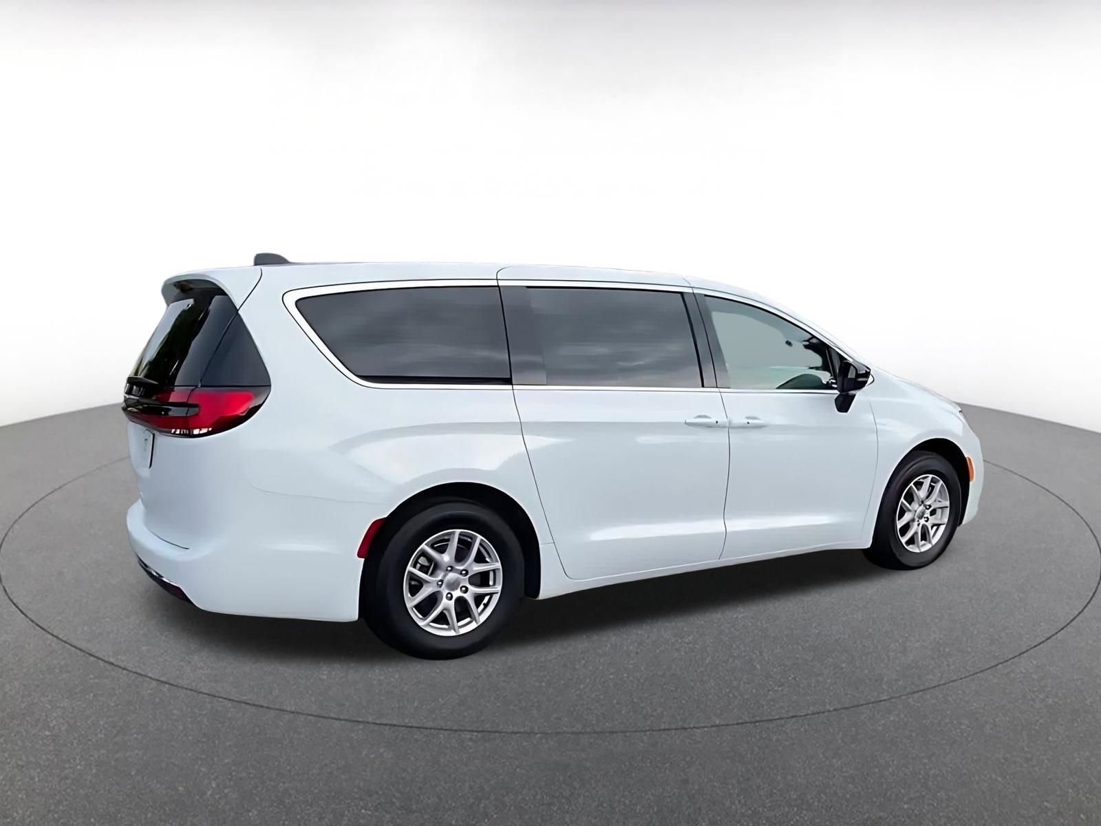 Thumbnail: 2025 Chrysler Pacifica - 15