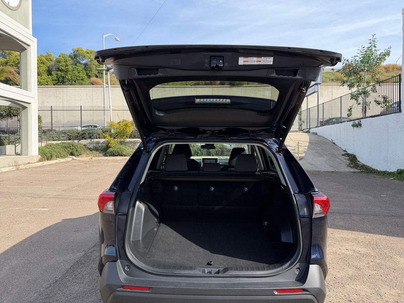 Thumbnail: 2025 Toyota RAV4 - 32