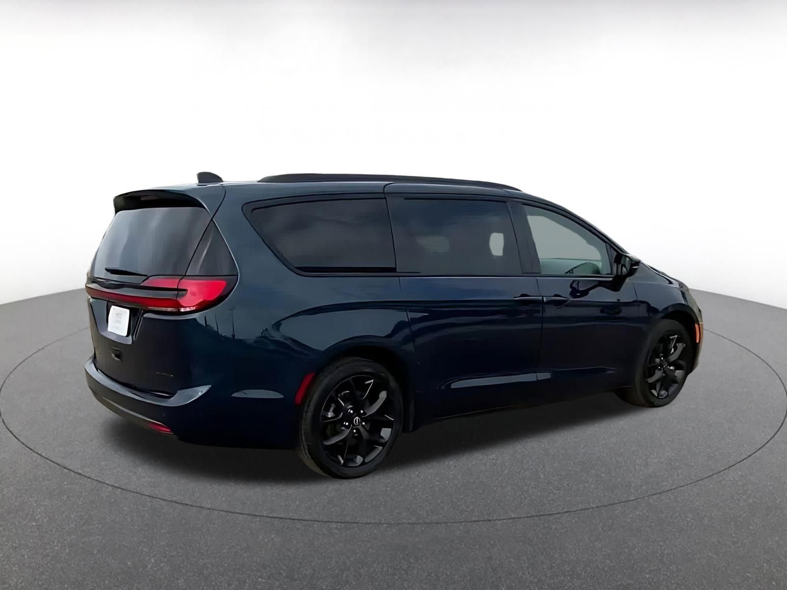 Thumbnail: 2025 Chrysler Pacifica - 14