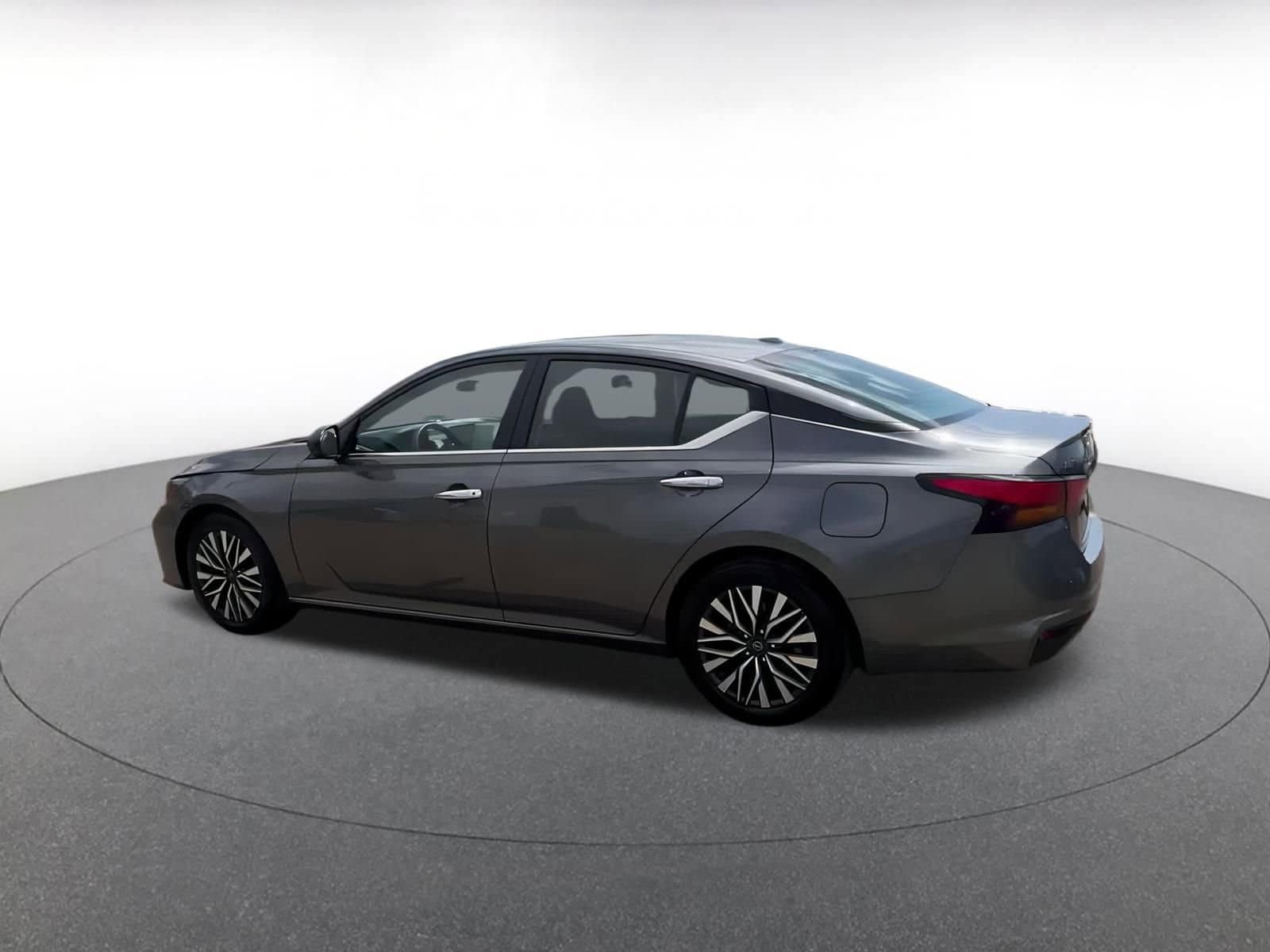 Thumbnail: 2024 Nissan Altima - 10