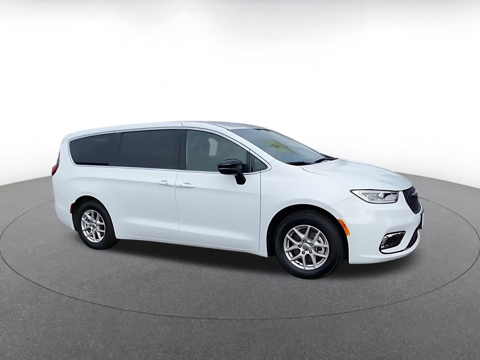 Thumbnail: 2025 Chrysler Pacifica - 2