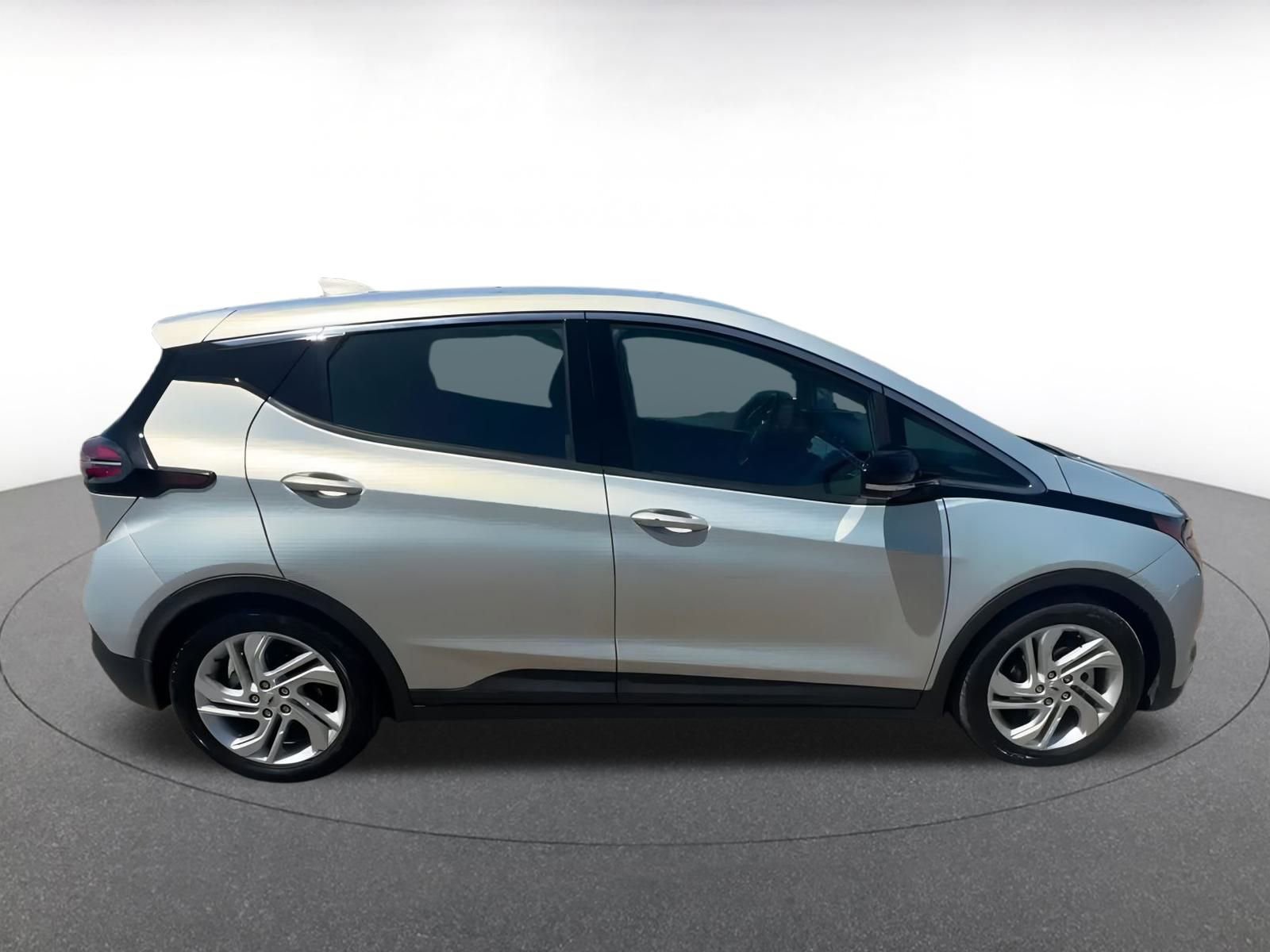 Thumbnail: 2023 Chevrolet Bolt EV - 16