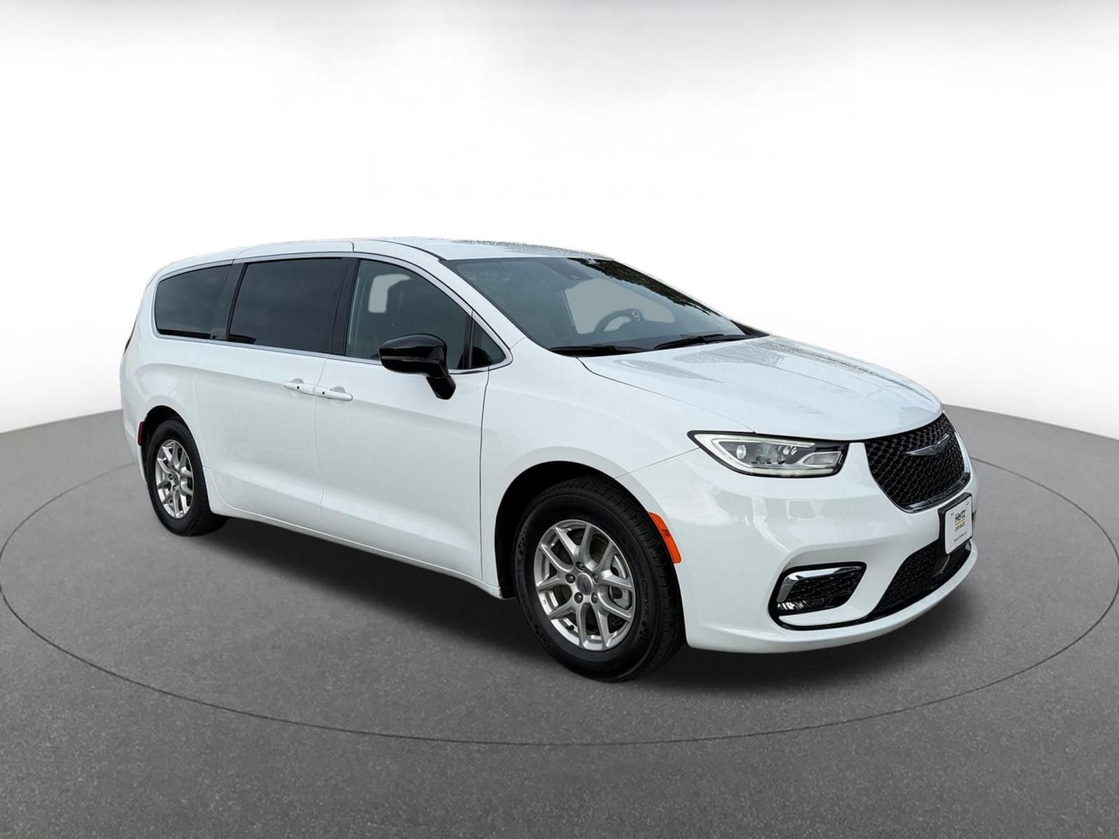 Thumbnail: 2025 Chrysler Pacifica - 1