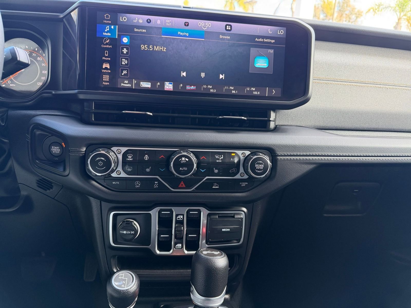 Thumbnail: 2025 Jeep Wrangler - 18