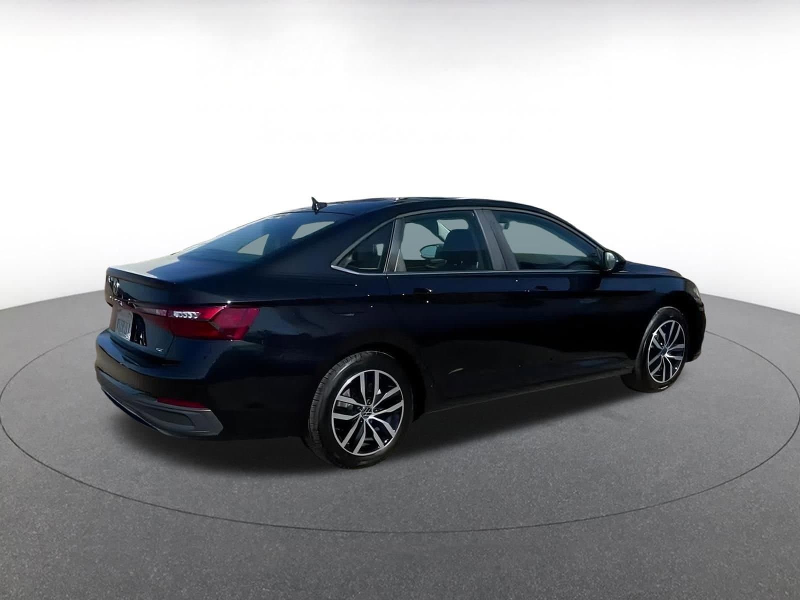 Thumbnail: 2025 Volkswagen Jetta - 15