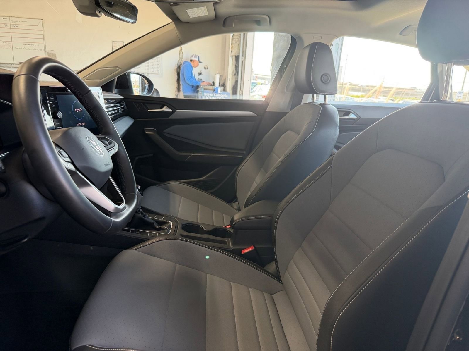 Thumbnail: 2025 Volkswagen Jetta - 25