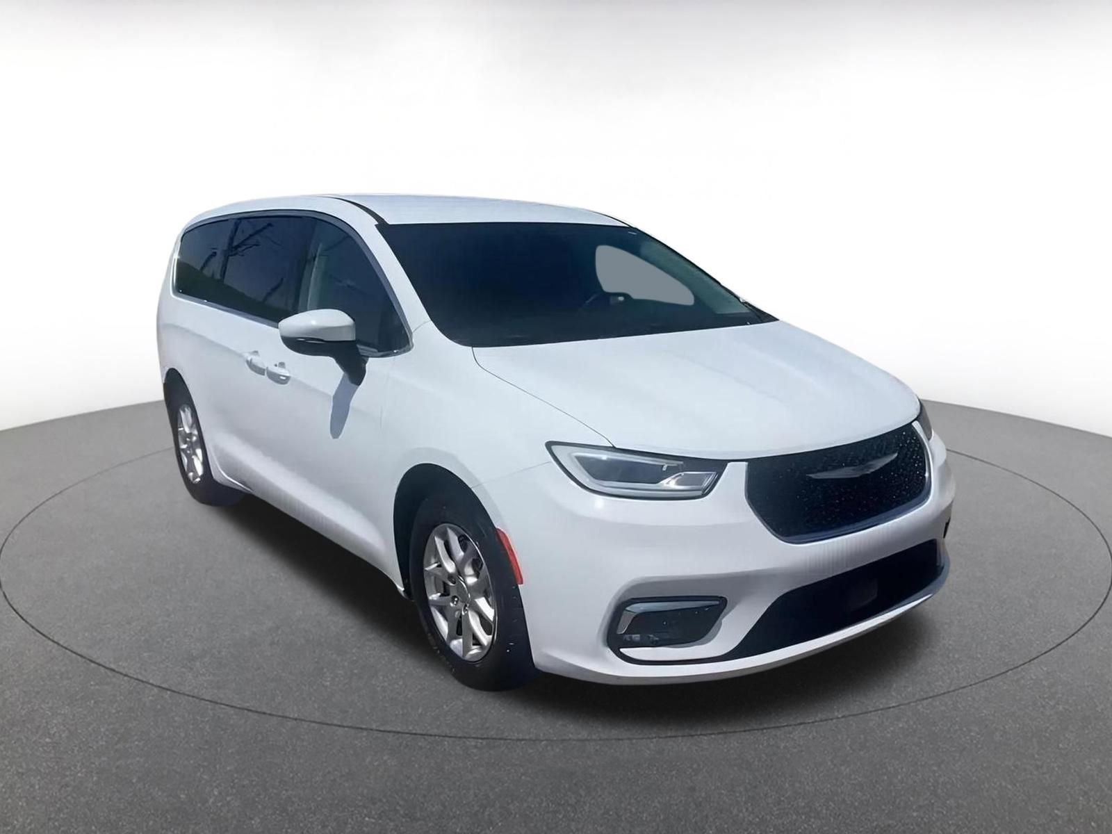 Thumbnail: 2023 Chrysler Pacifica - 3
