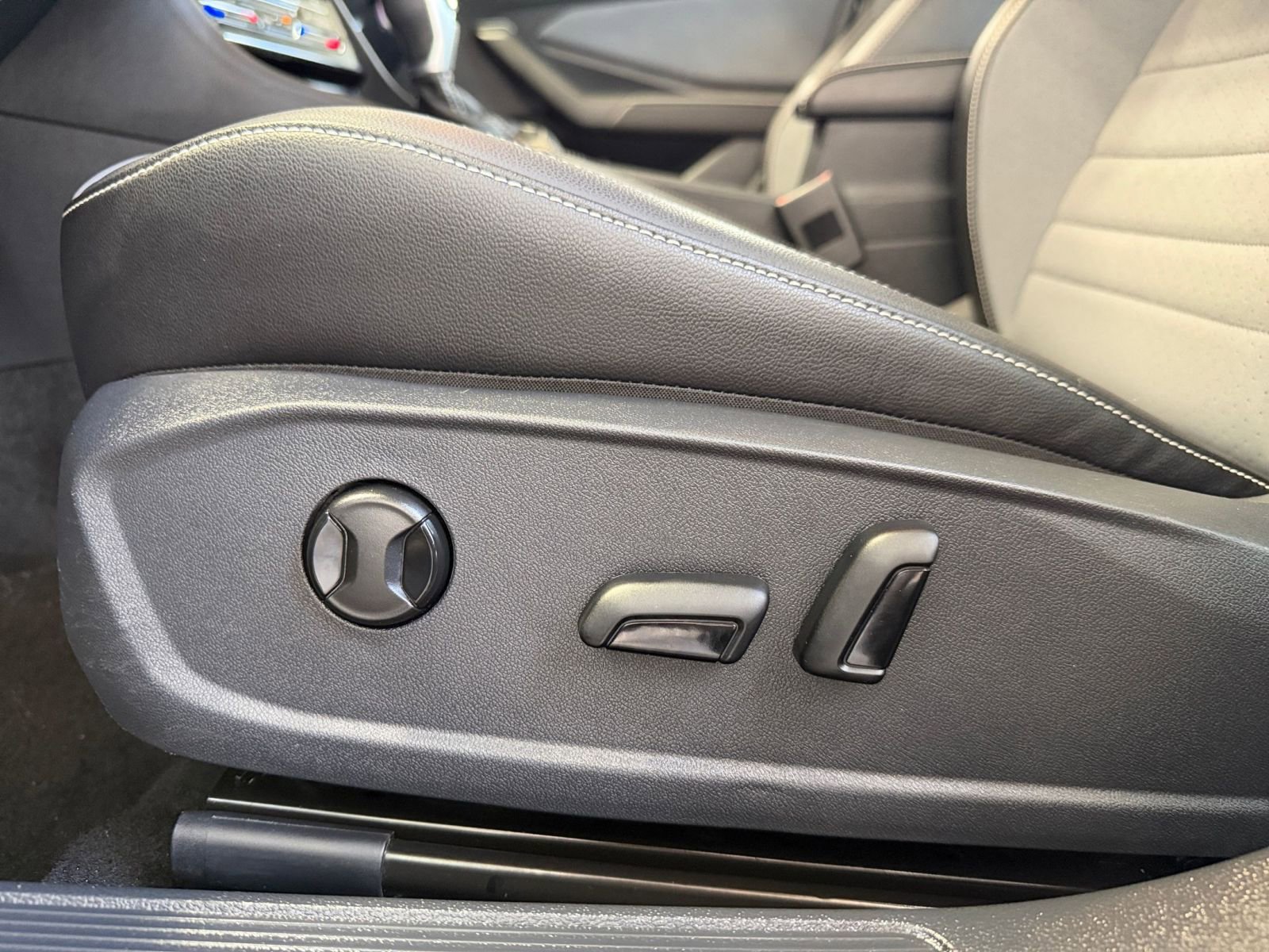 Thumbnail: 2025 Volkswagen Jetta - 23