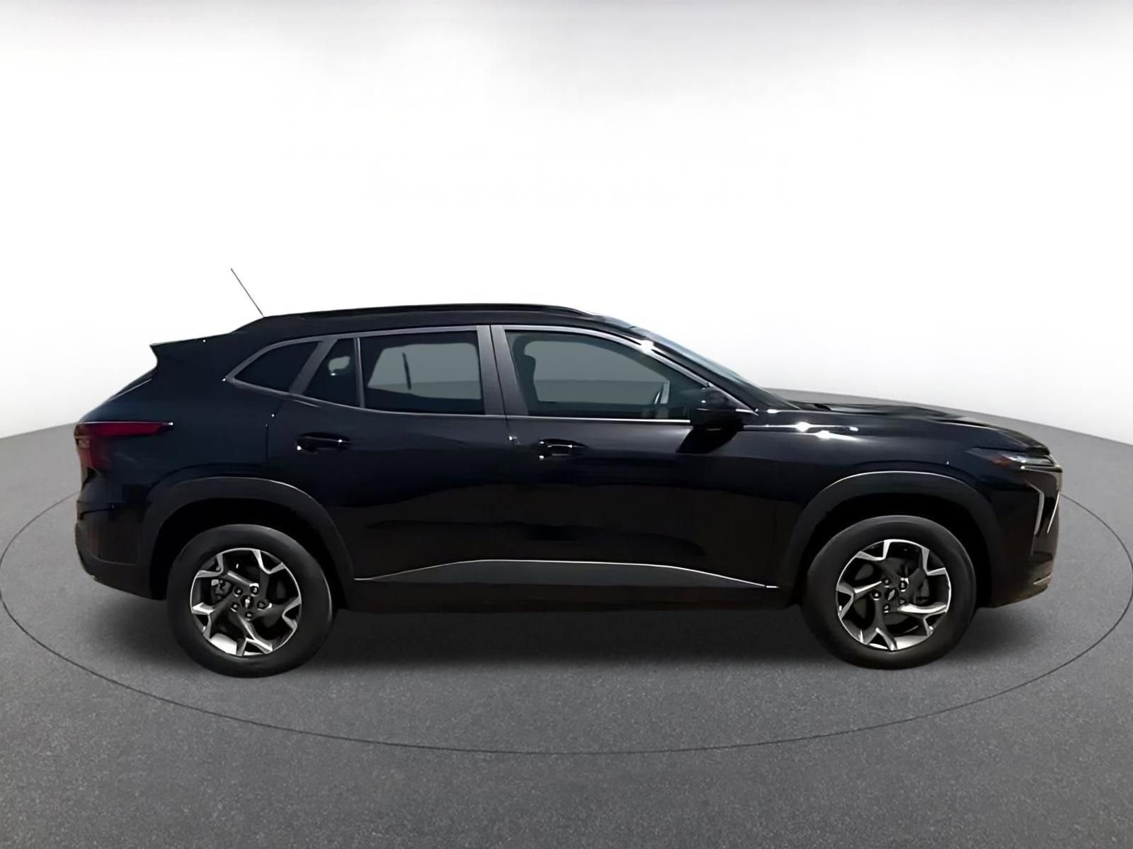 Thumbnail: 2025 Chevrolet Trax - 16