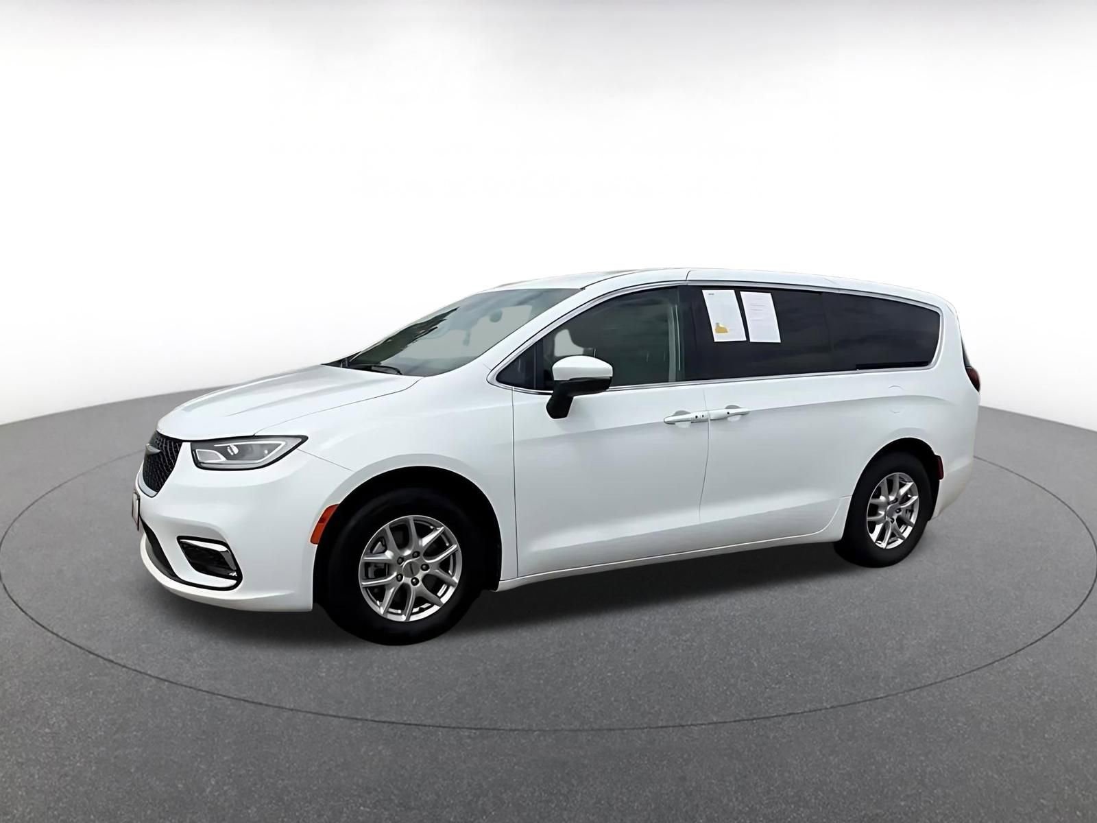 Thumbnail: 2023 Chrysler Pacifica - 8