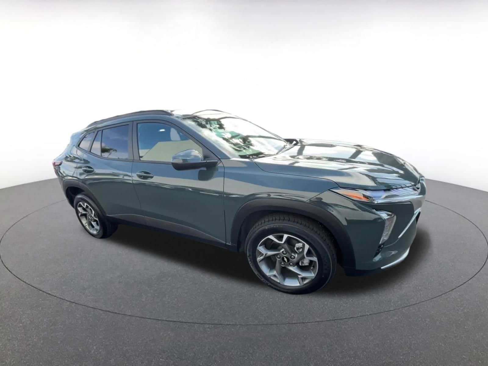Thumbnail: 2025 Chevrolet Trax - 2