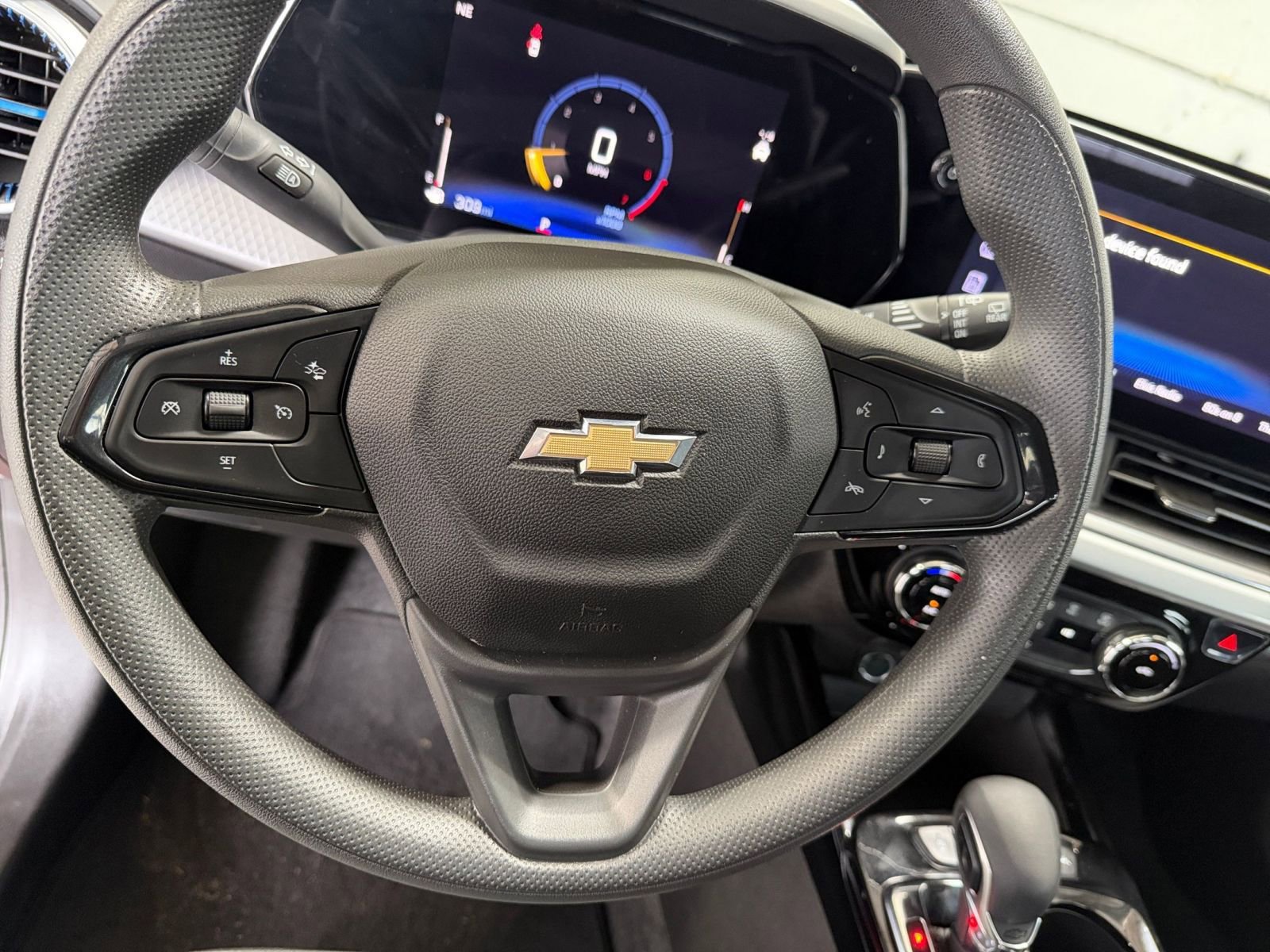 Thumbnail: 2025 Chevrolet Trax - 25