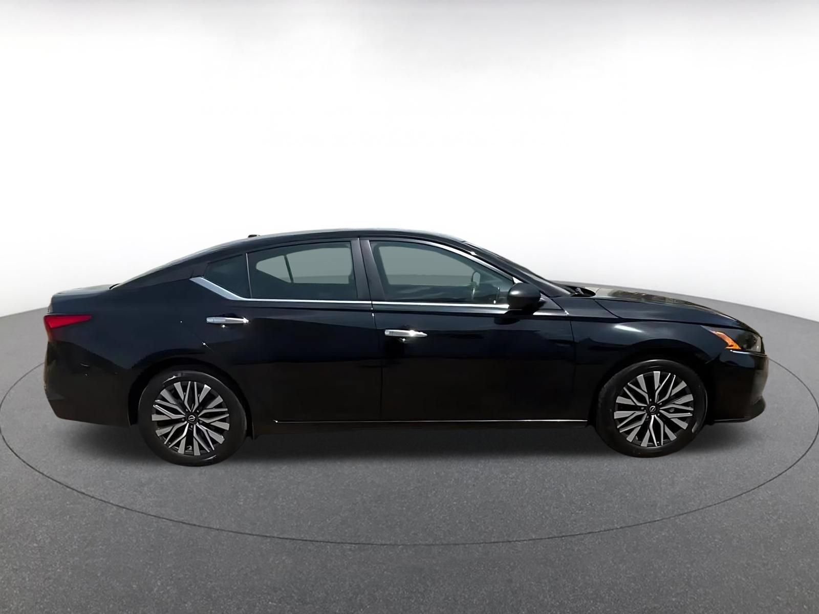 Thumbnail: 2025 Nissan Altima - 16