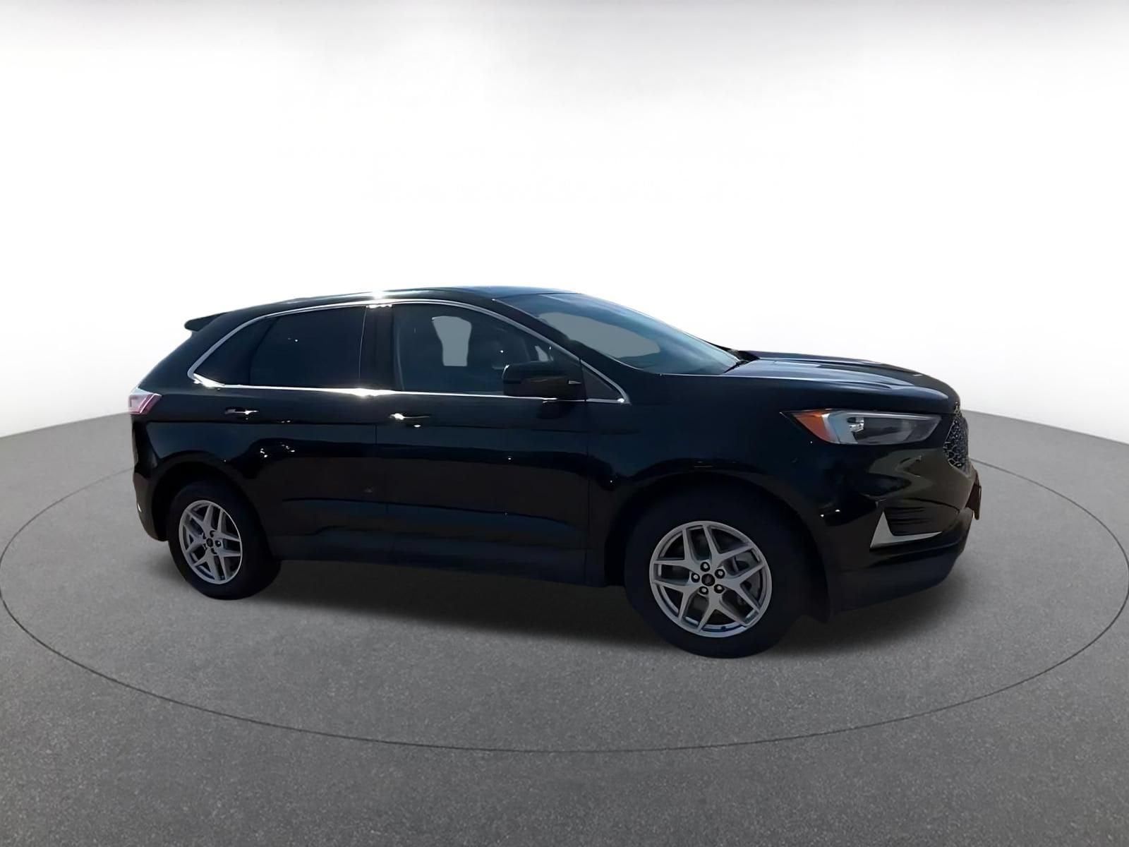 Thumbnail: 2023 Ford Edge - 2