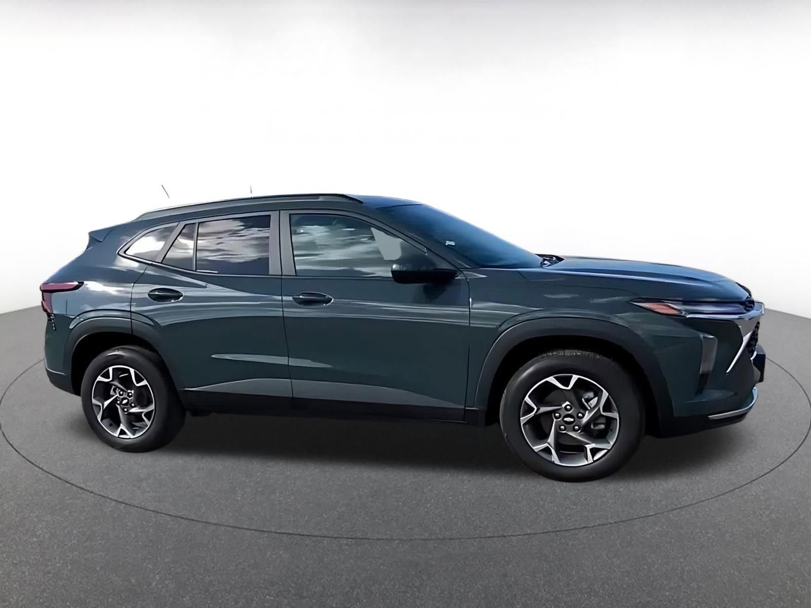 Thumbnail: 2025 Chevrolet Trax - 15