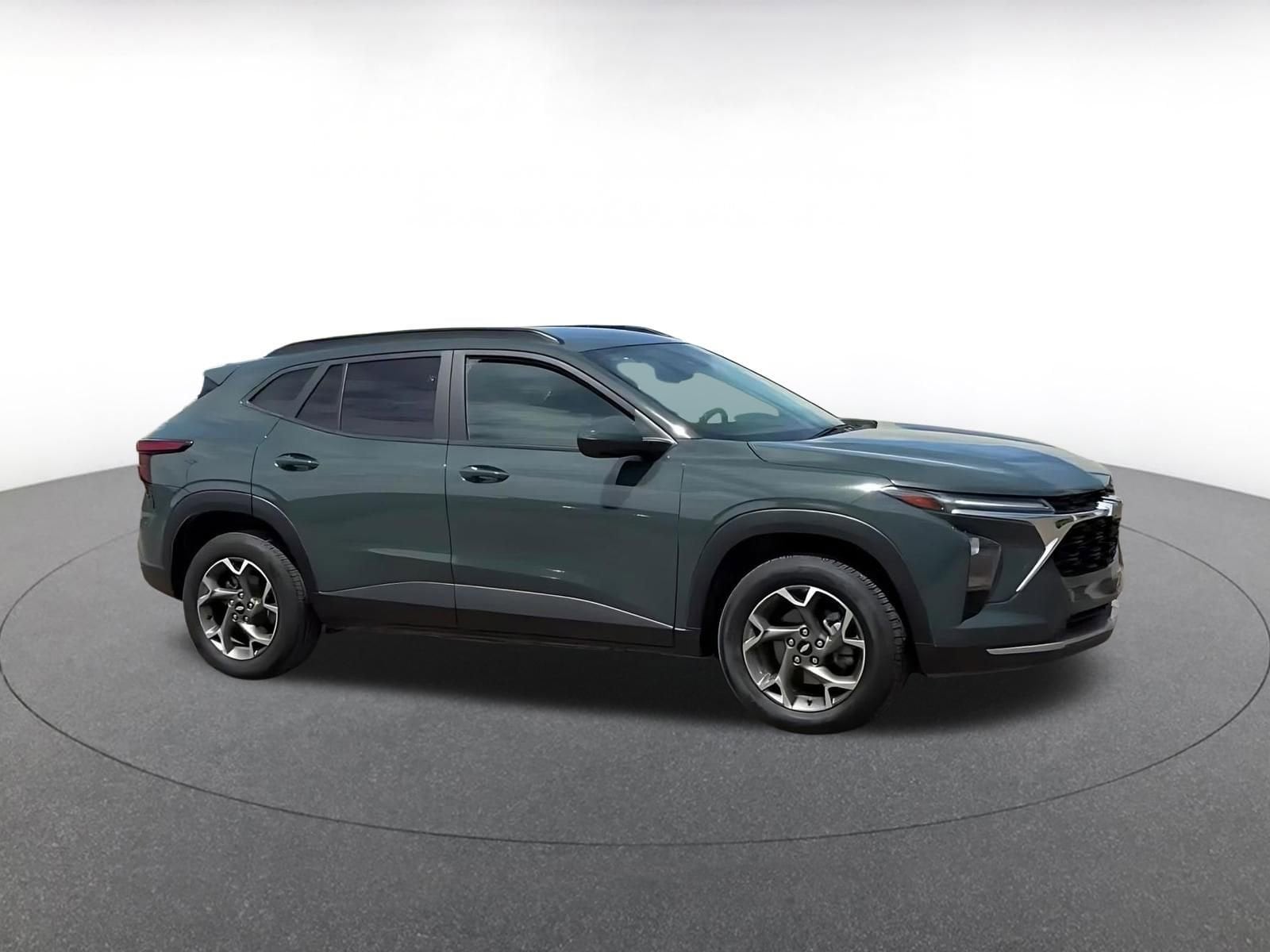 Thumbnail: 2025 Chevrolet Trax - 2