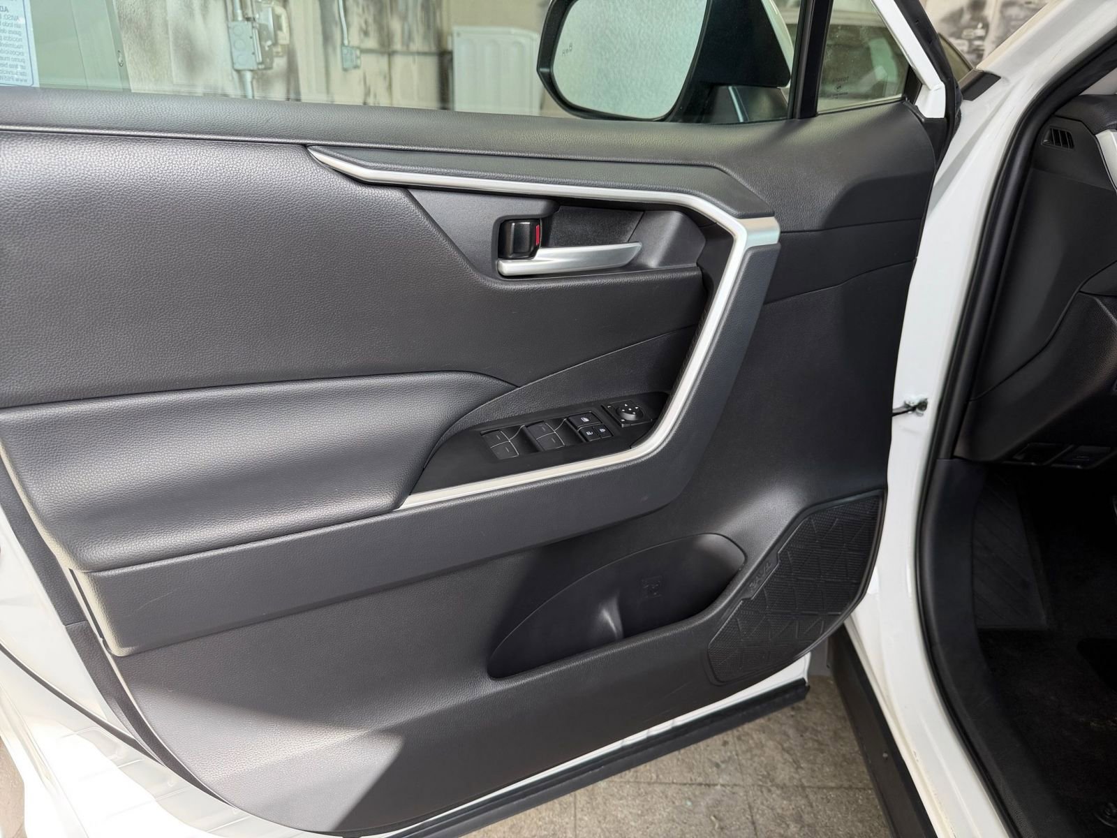 Thumbnail: 2025 Toyota RAV4 - 18