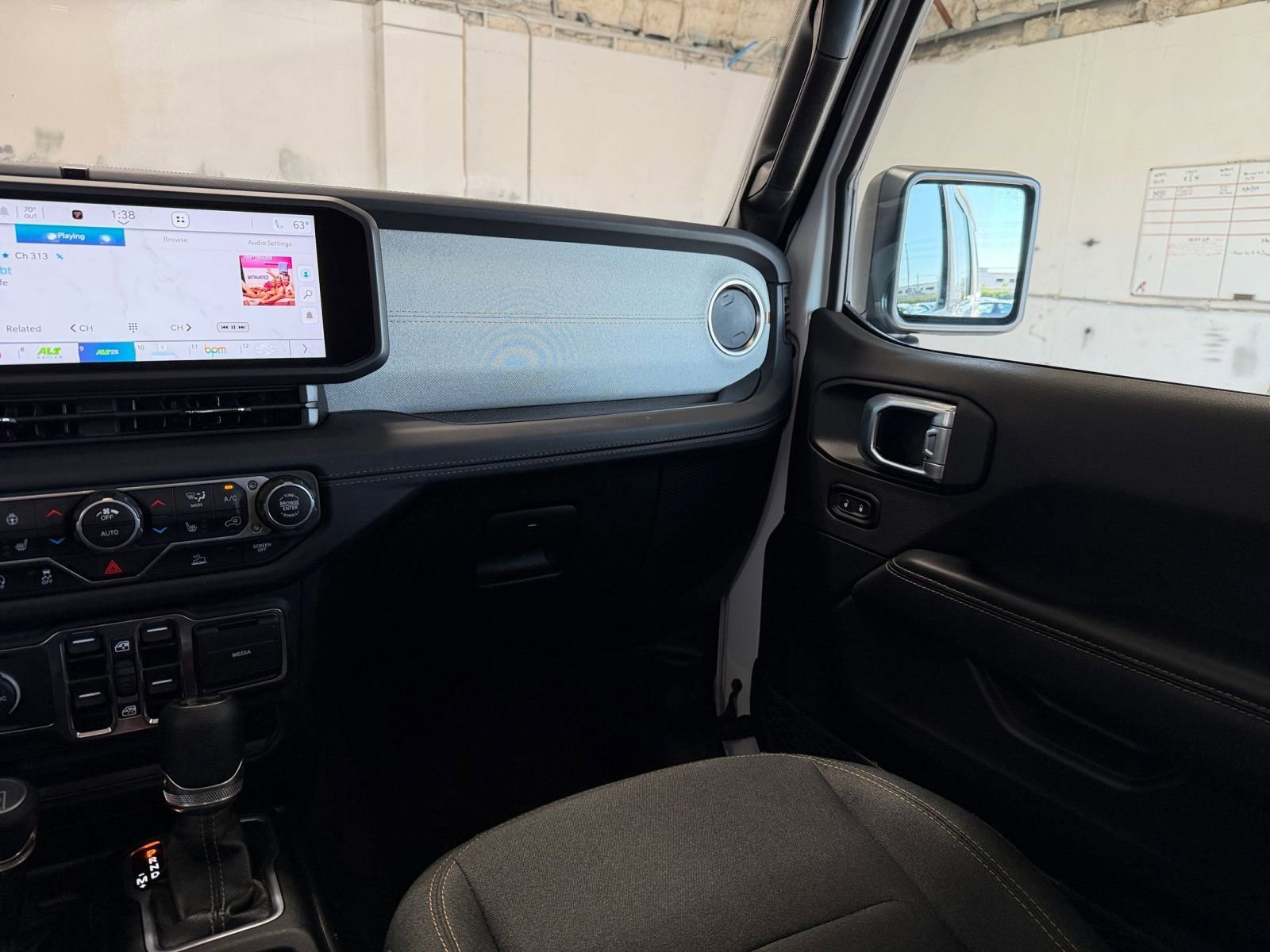 Thumbnail: 2025 Jeep Wrangler - 34