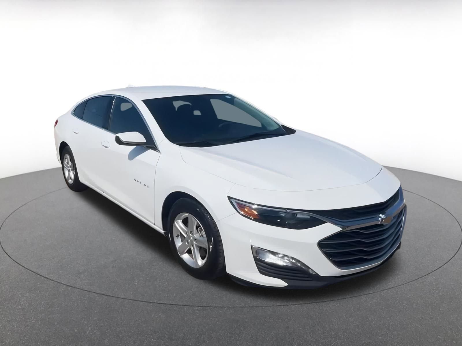 Thumbnail: 2024 Chevrolet Malibu - 3