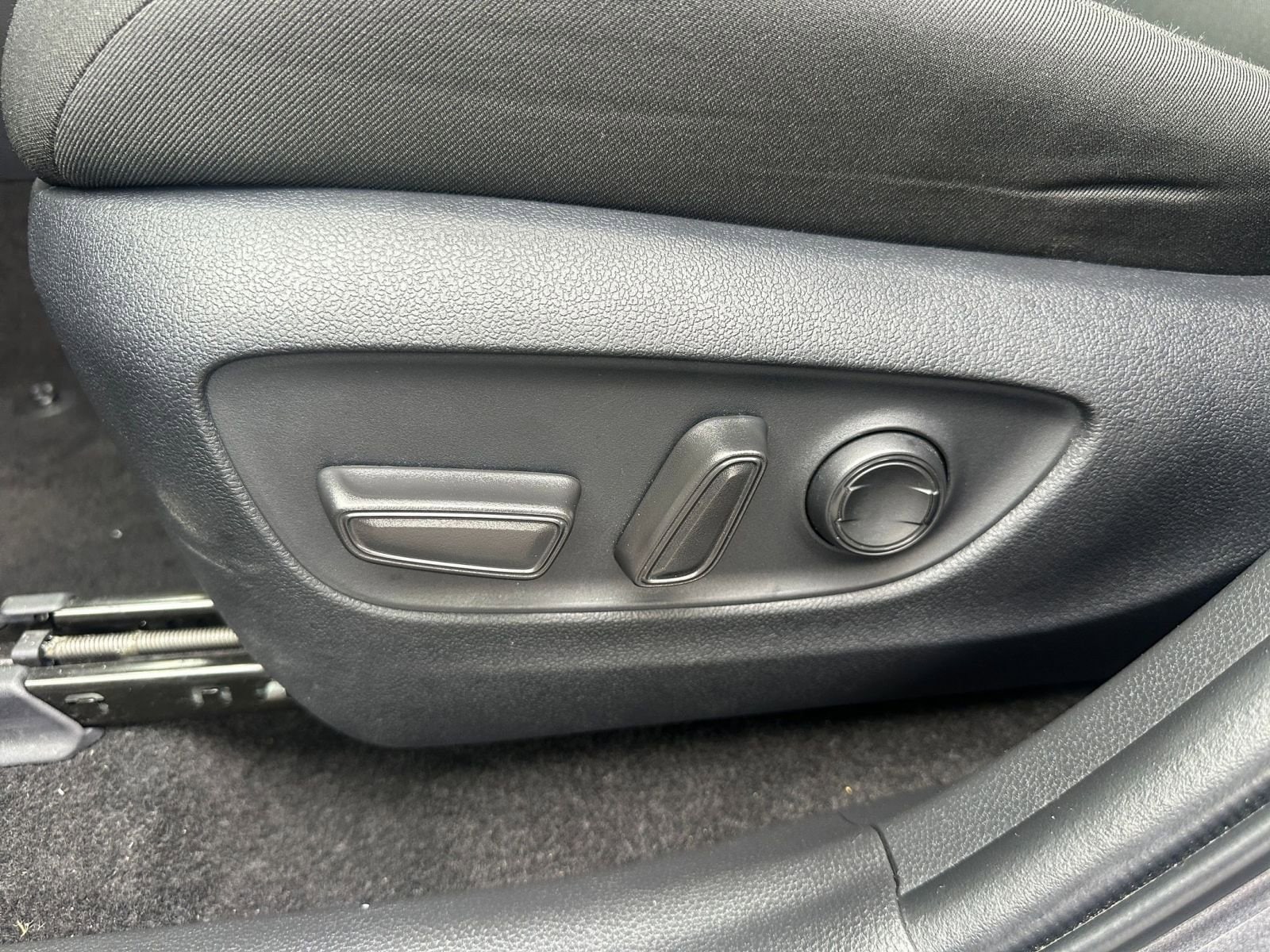 Thumbnail: 2025 Toyota RAV4 - 23