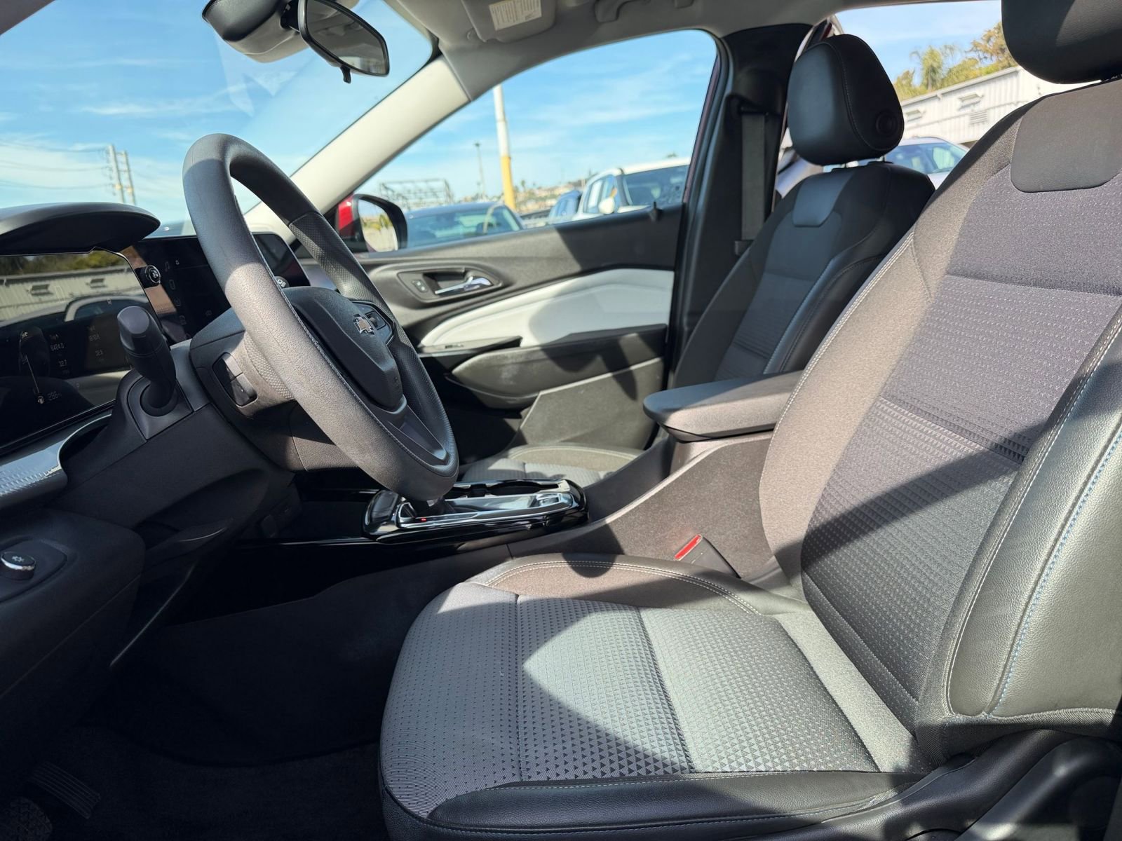 Thumbnail: 2025 Chevrolet Trax - 24