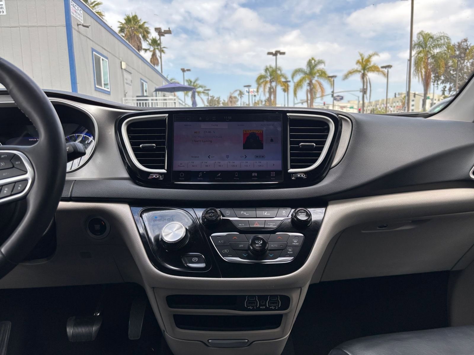 Thumbnail: 2023 Chrysler Pacifica - 17