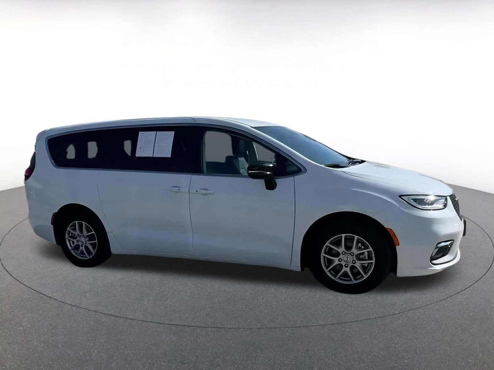 Thumbnail: 2024 Chrysler Pacifica - 16