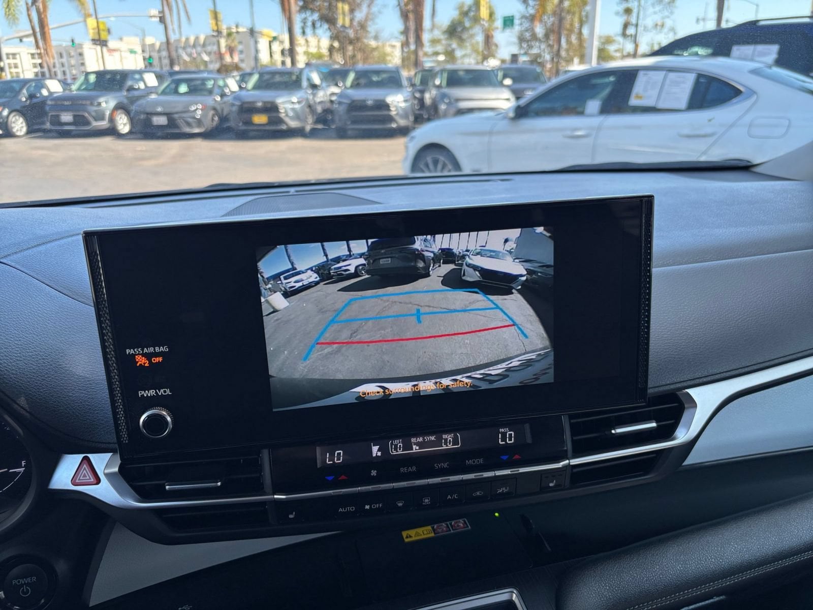 Thumbnail: 2025 Toyota Sienna - 25