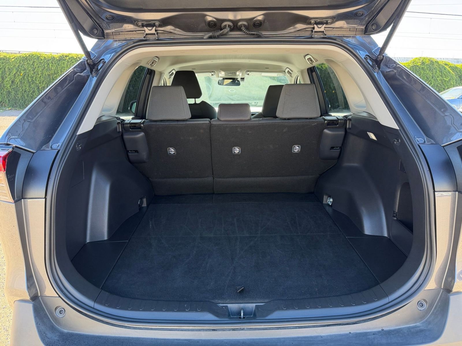 Thumbnail: 2025 Toyota RAV4 - 31