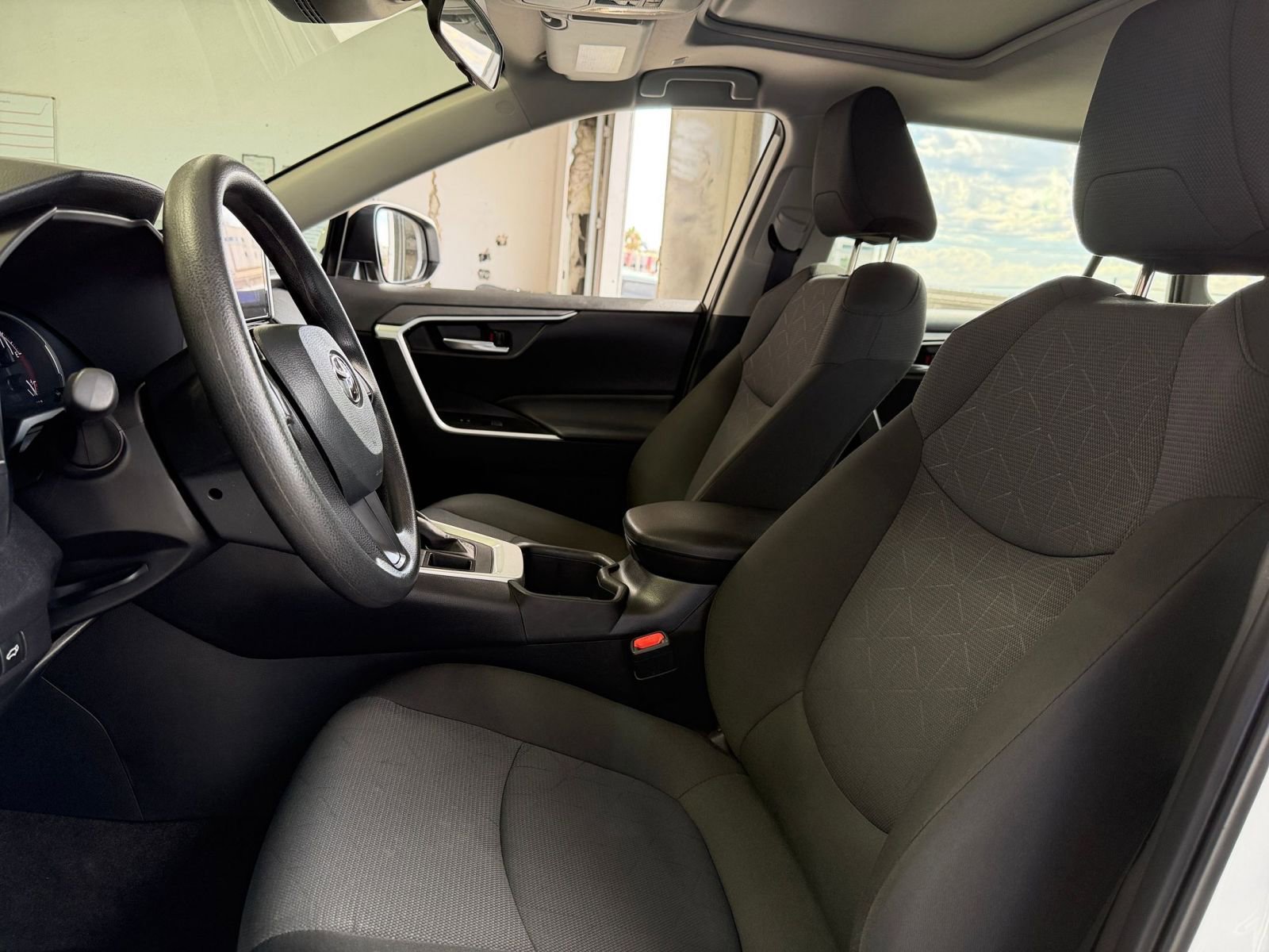 Thumbnail: 2025 Toyota RAV4 - 28