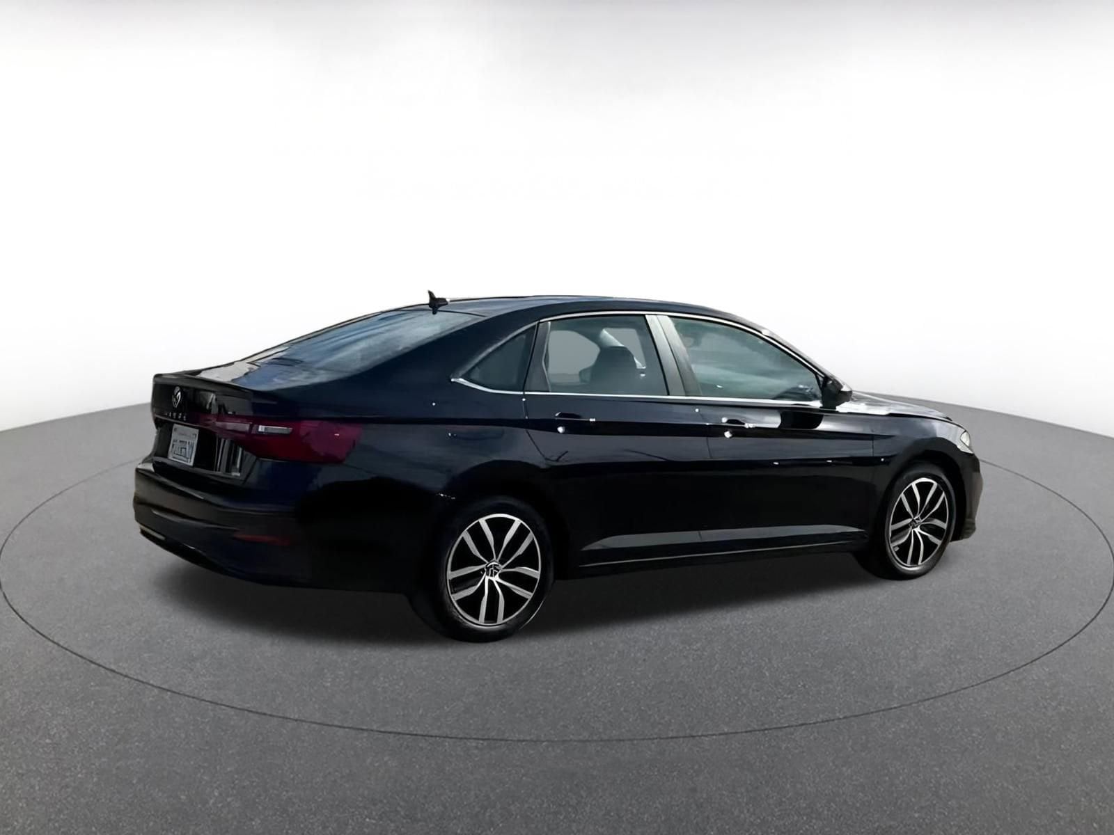 Thumbnail: 2025 Volkswagen Jetta - 3