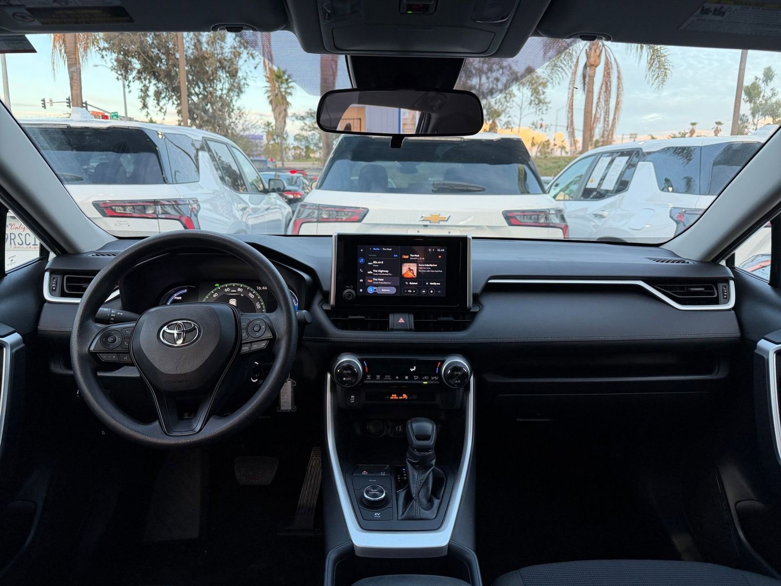 Thumbnail: 2025 Toyota RAV4 - 32