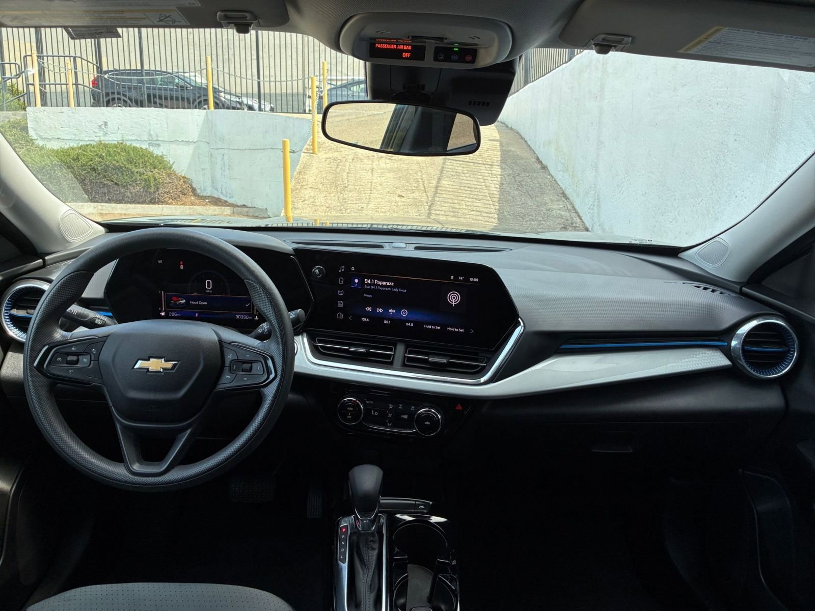 Thumbnail: 2025 Chevrolet Trax - 32