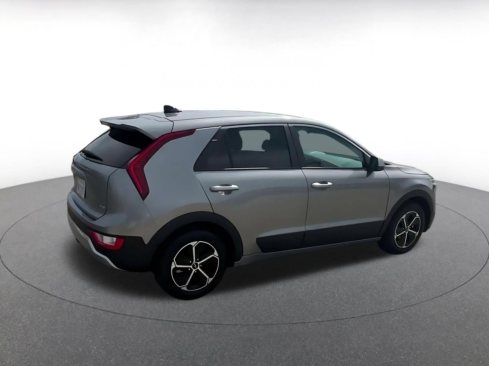 Thumbnail: 2026 Kia Niro - 12