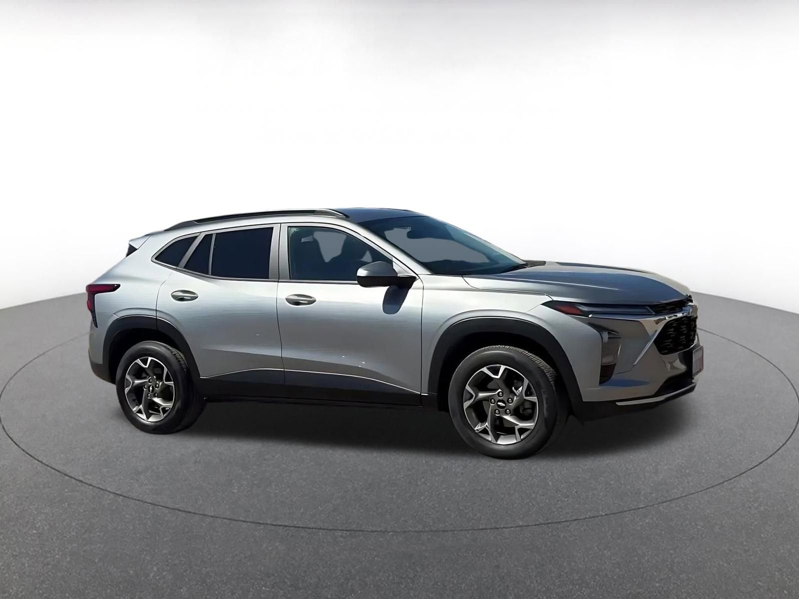 Thumbnail: 2025 Chevrolet Trax - 2