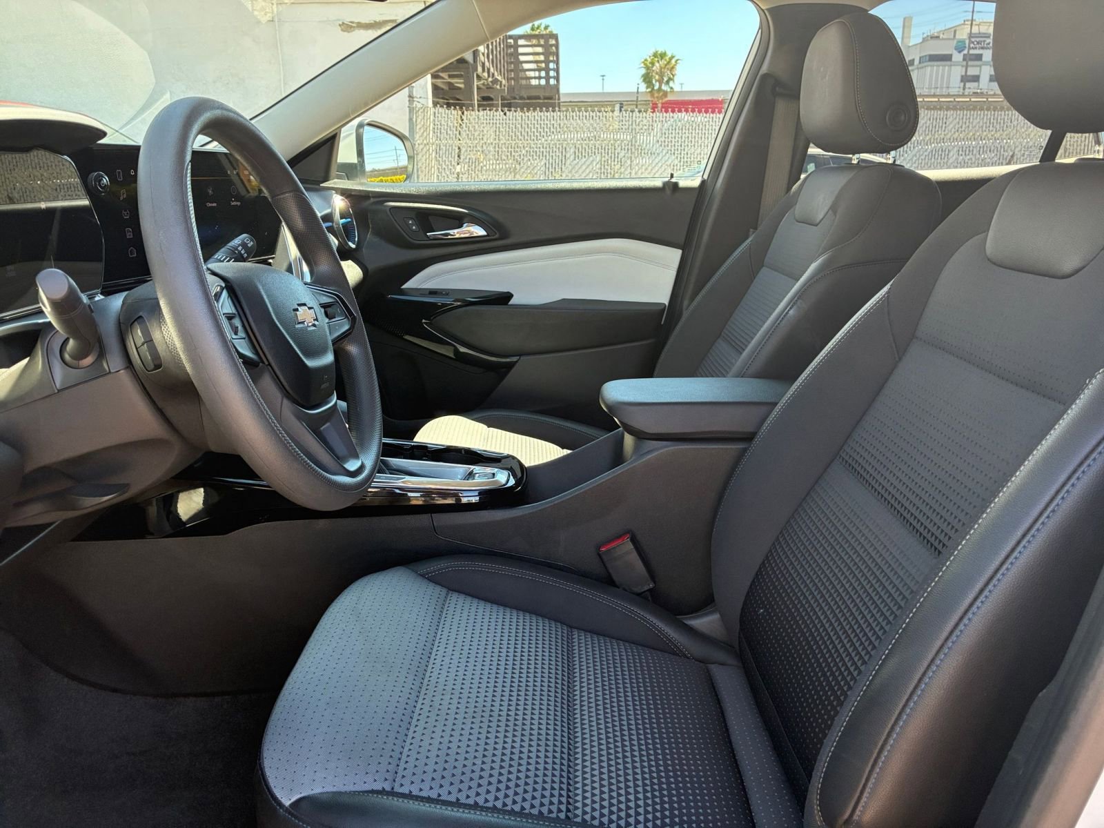 Thumbnail: 2025 Chevrolet Trax - 25