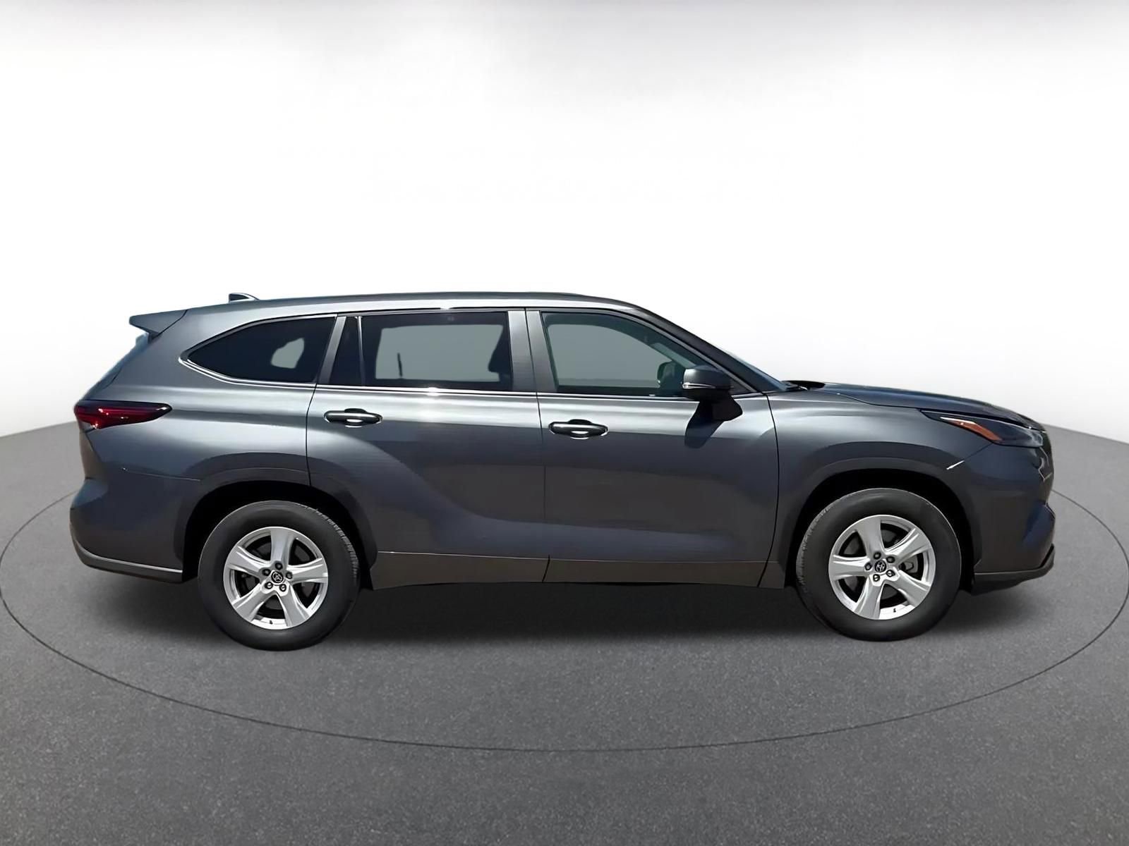 Thumbnail: 2025 Toyota Highlander - 16