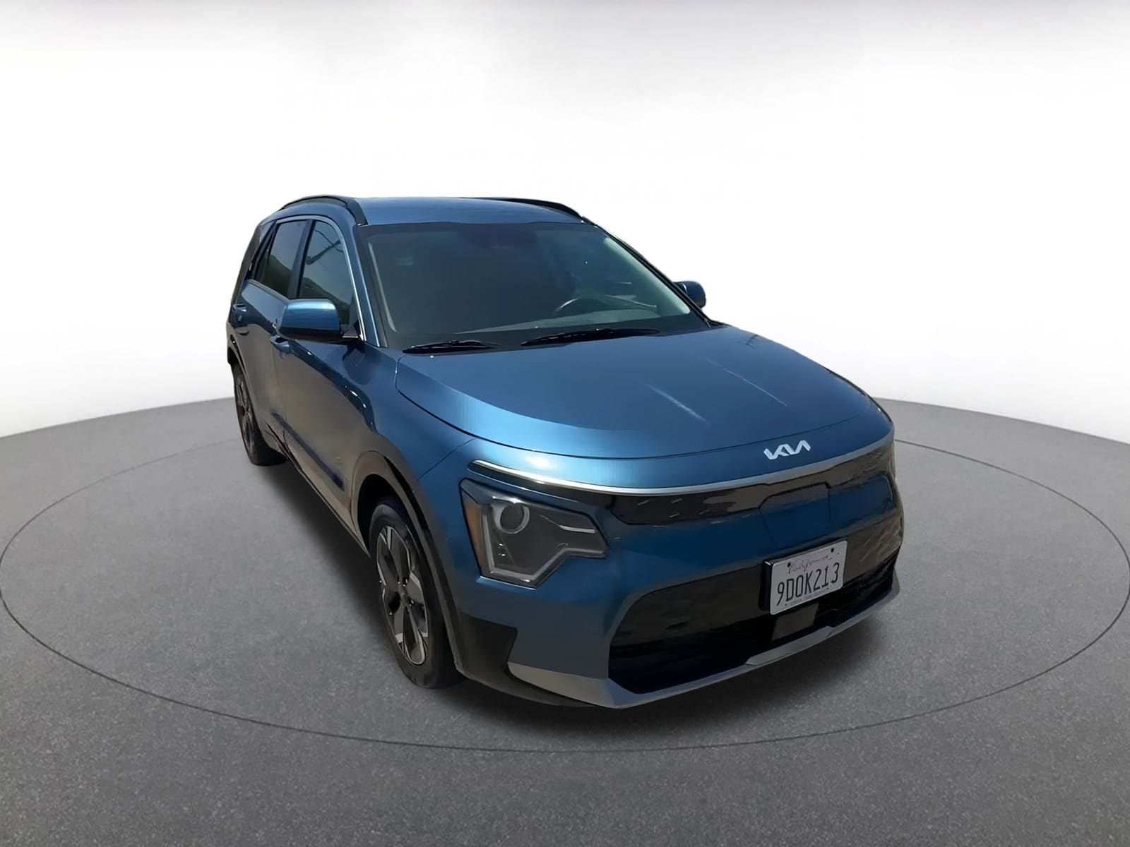 Thumbnail: 2023 Kia Niro - 3