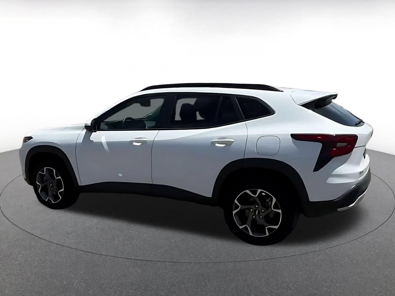 Thumbnail: 2025 Chevrolet Trax - 8