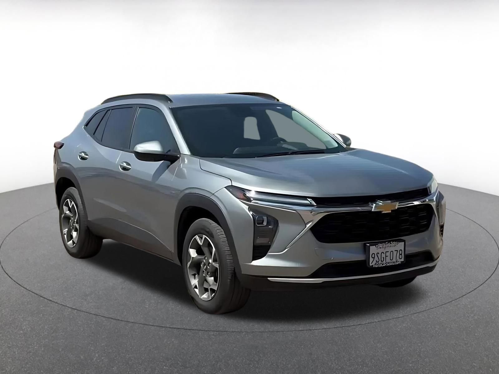 Thumbnail: 2025 Chevrolet Trax - 3