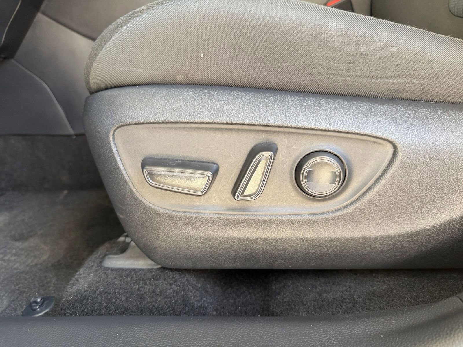 Thumbnail: 2025 Toyota RAV4 - 23