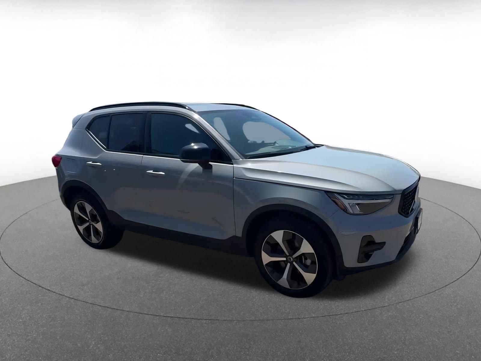 Thumbnail: 2024 Volvo XC40 - 2