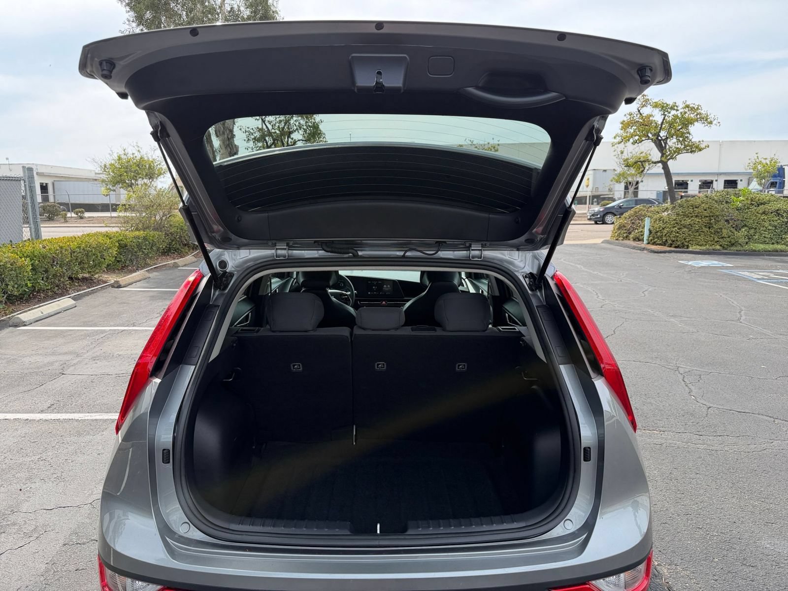 Thumbnail: 2026 Kia Niro - 24
