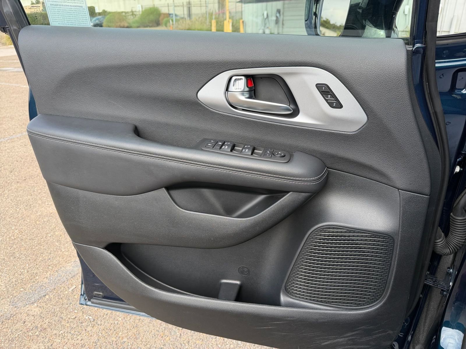 Thumbnail: 2025 Chrysler Pacifica - 18