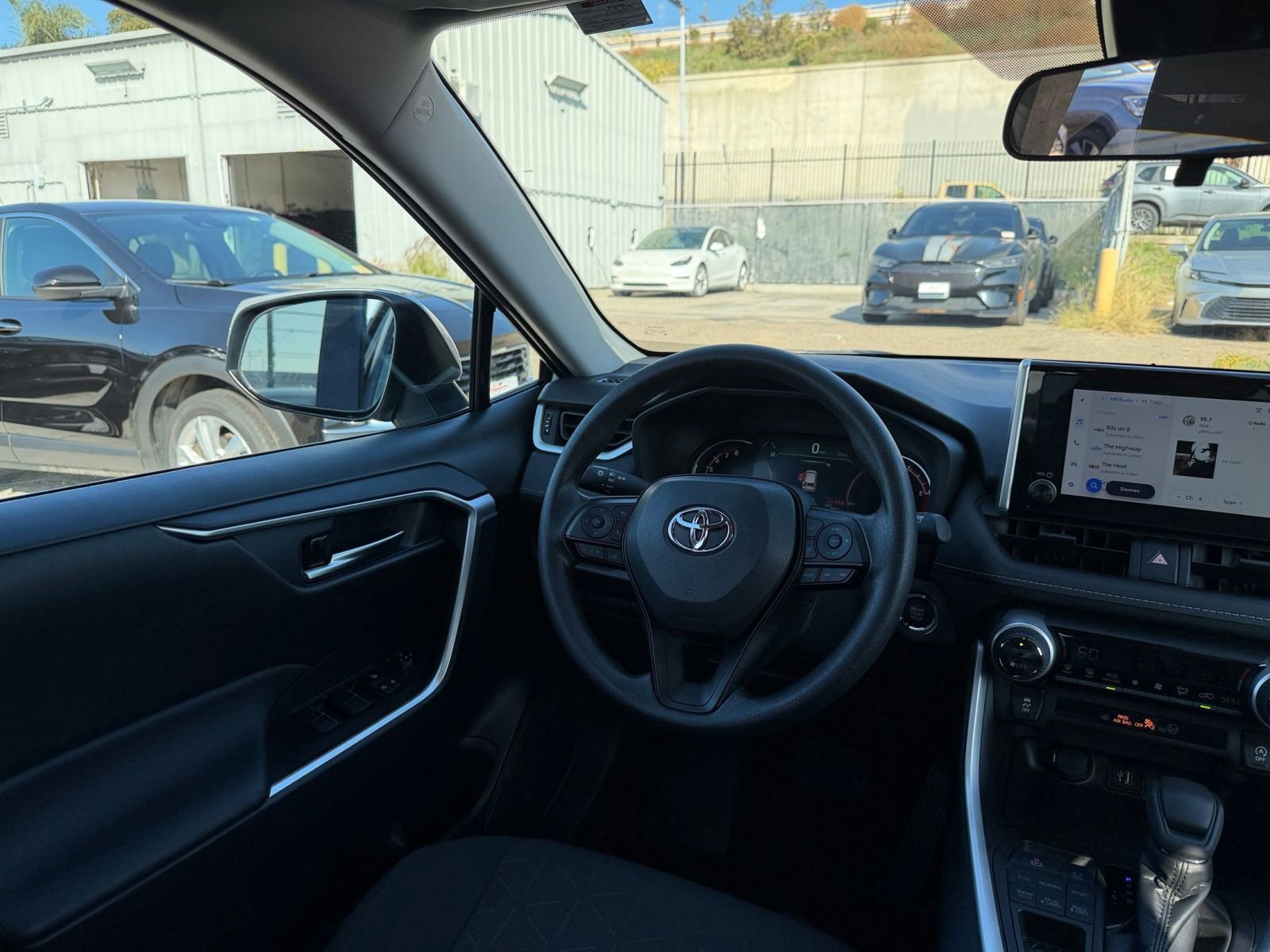 Thumbnail: 2025 Toyota RAV4 - 35